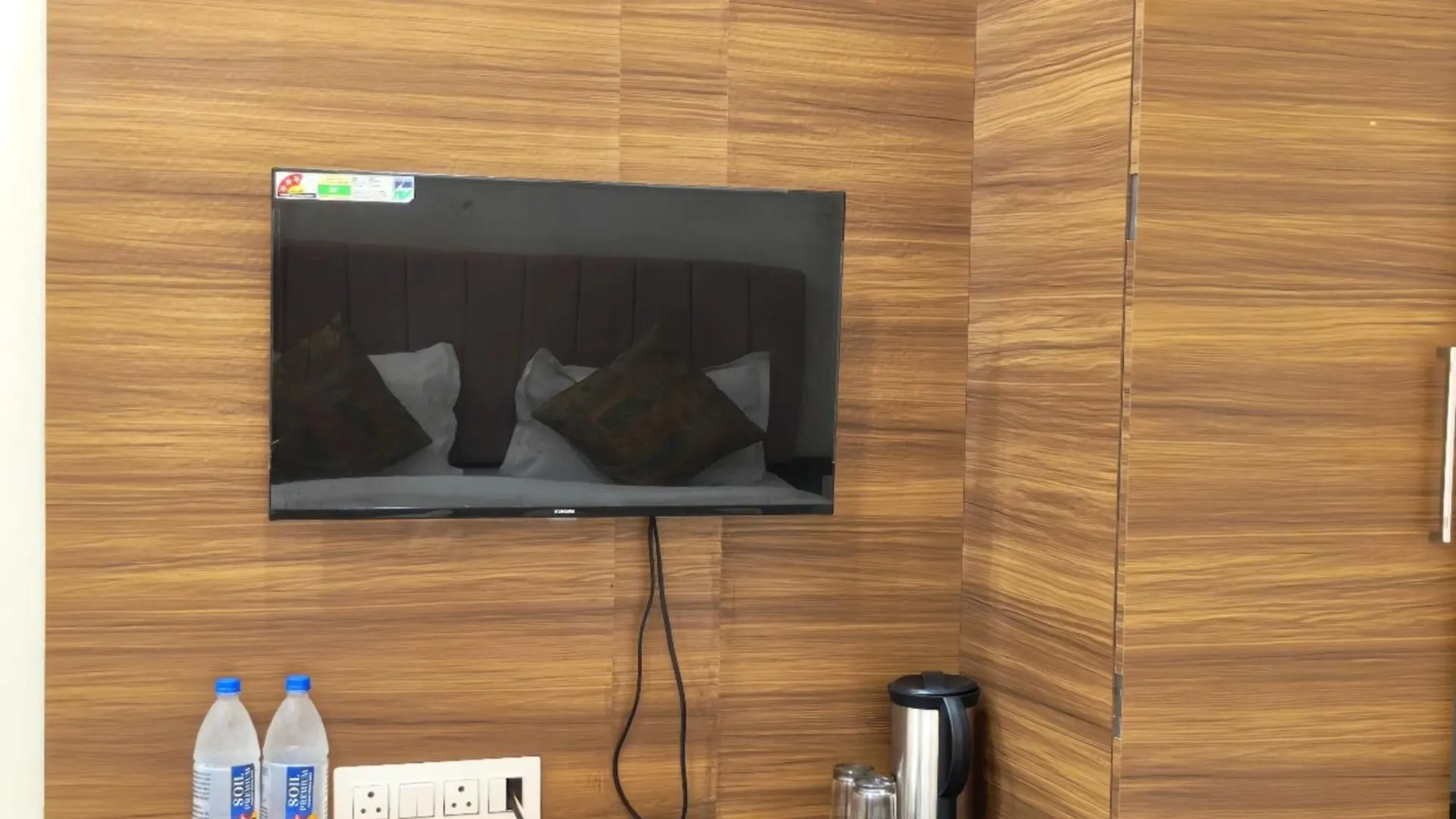 Varanasi Luxury Hotel Bnk Grand #Near Baba Vishwanath Temple And Ganga Aarti Ghat- #Fully Air Conditioning #Lift # Free Wi-Fi #Room Service #Premium Room & Best Hotel In Varanasi Índia