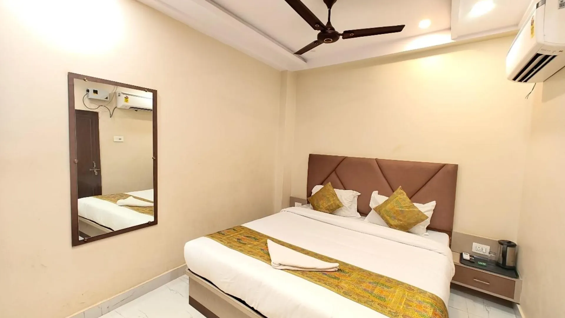 Varanasi Luxury Hotel Bnk Grand #Near Baba Vishwanath Temple And Ganga Aarti Ghat- #Fully Air Conditioning #Lift # Free Wi-Fi #Room Service #Premium Room & Best Hotel In Varanasi 3*,